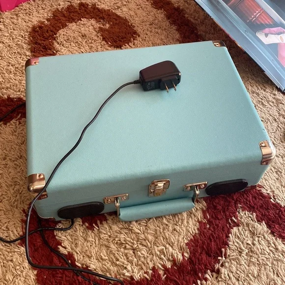 Retro Portable Turntable Record Player with 2 records included!